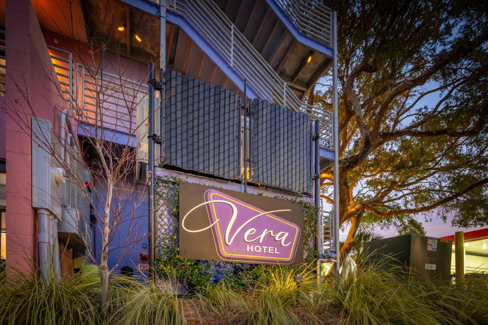 Boutique Vera Hotel In The Heart Of فولي بيتش المظهر الخارجي الصورة